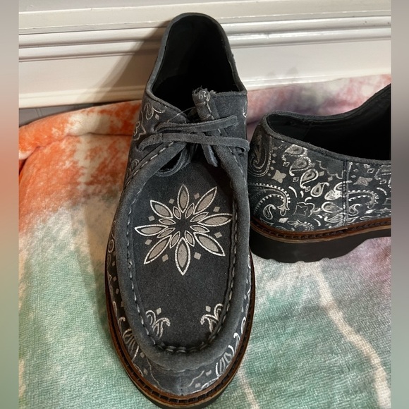 Urban Outfitters Other - Nwt-urban Outfitters Gray Paisley Geoff Wallabee Shoes